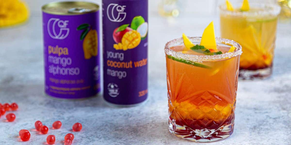 Drink z wodą kokosową z mango i bubble tea o smaku truskawkowym QF Quality Food