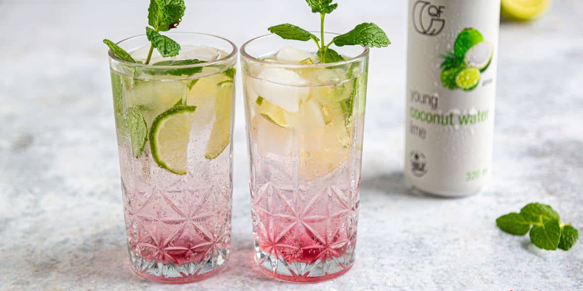 Drink z wodą kokosową z sokiem z limonki QF Quality Food