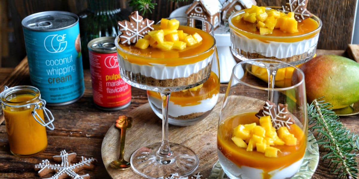 Trifle z ciastkami korzennymi, kokosem i marakują