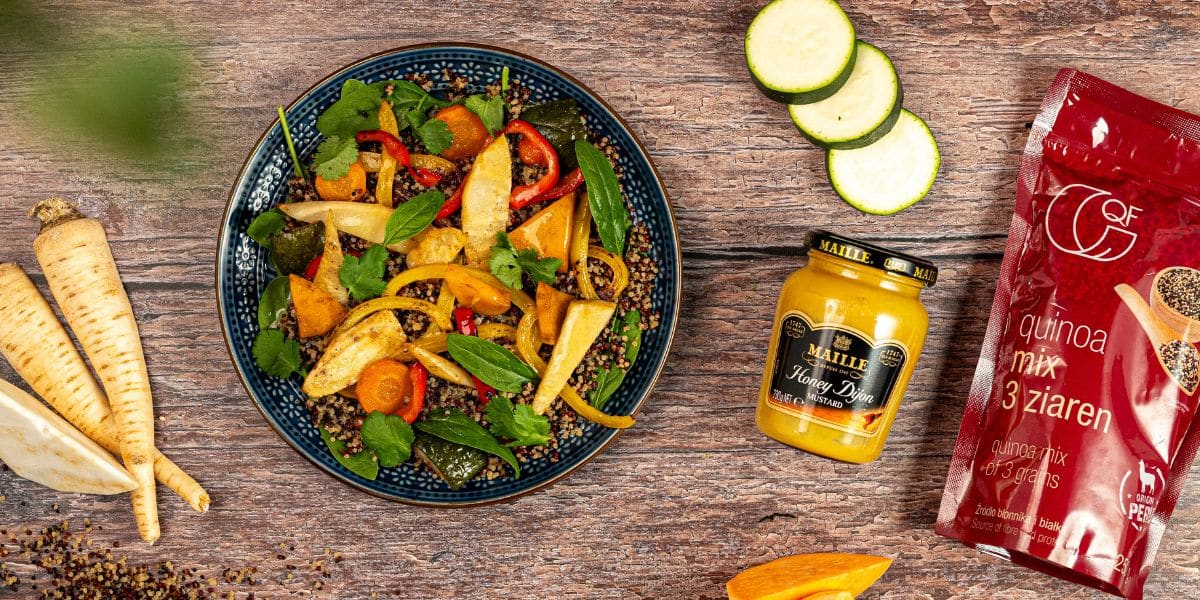 Sałatka z quinoą i pieczonymi warzywami